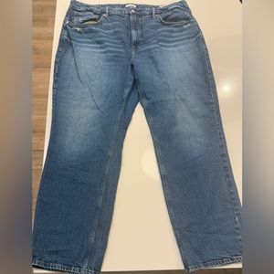 Good American Straight Leg Jeans in Medium Blue Wash